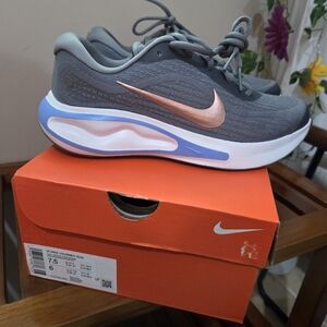 Nike Women's Journey Run Athletic Sneakers  Sizes 7,  7.5 NWT